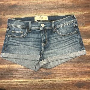 Hollister medium wash denim shorts, size 7